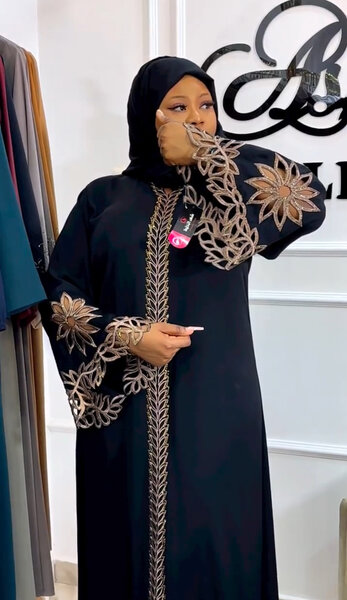 Abaya noire brodée élégante