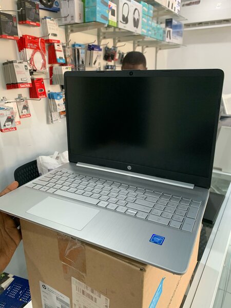 HP CORE I3 8GB RAM 256 SSD