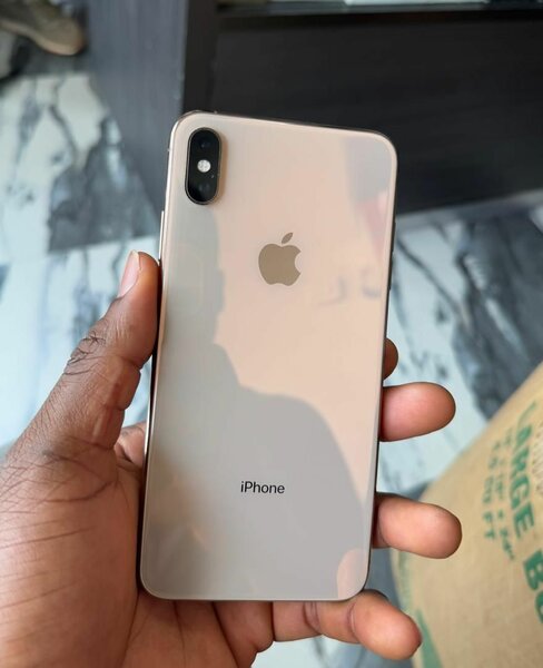 Xs max 64gb unlocked ¢3,300 swap allowed