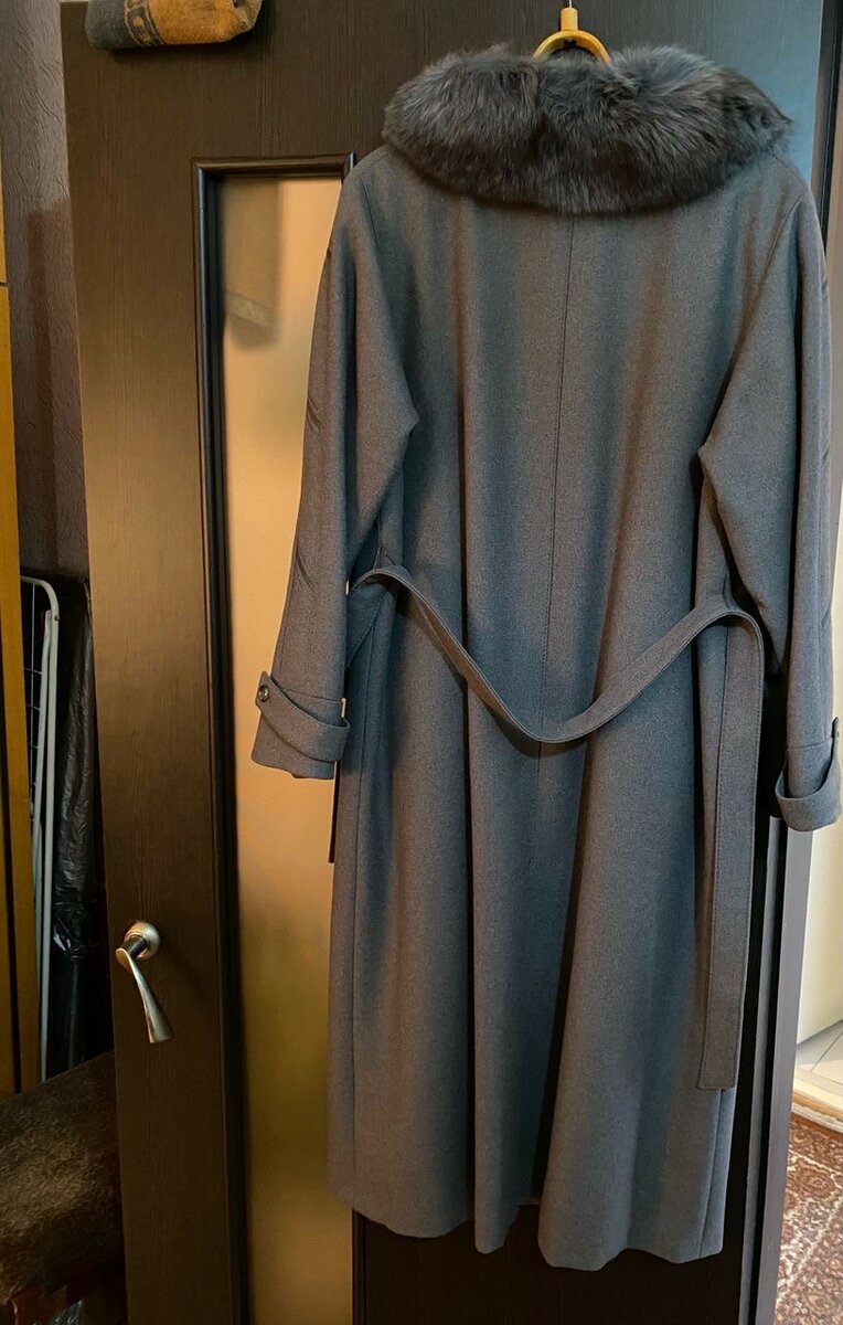 Продаю пальто. Новое! Размер L