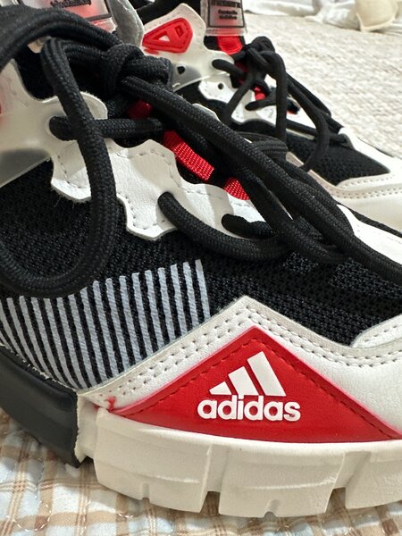 Кроссовки Adidas