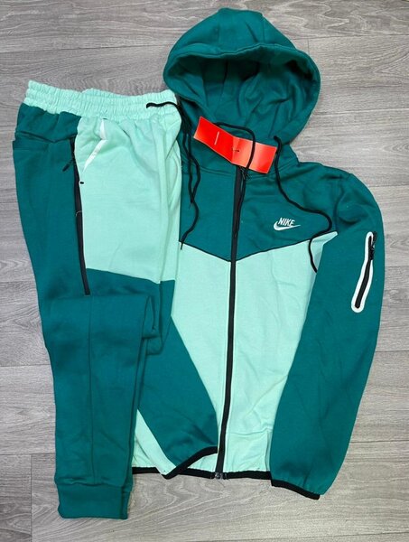 Complet NIKE