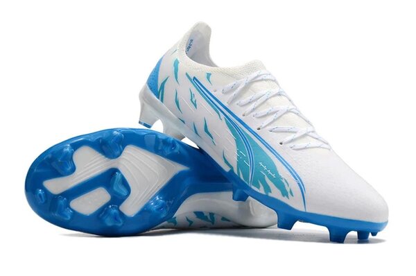Chaussures de football blanches