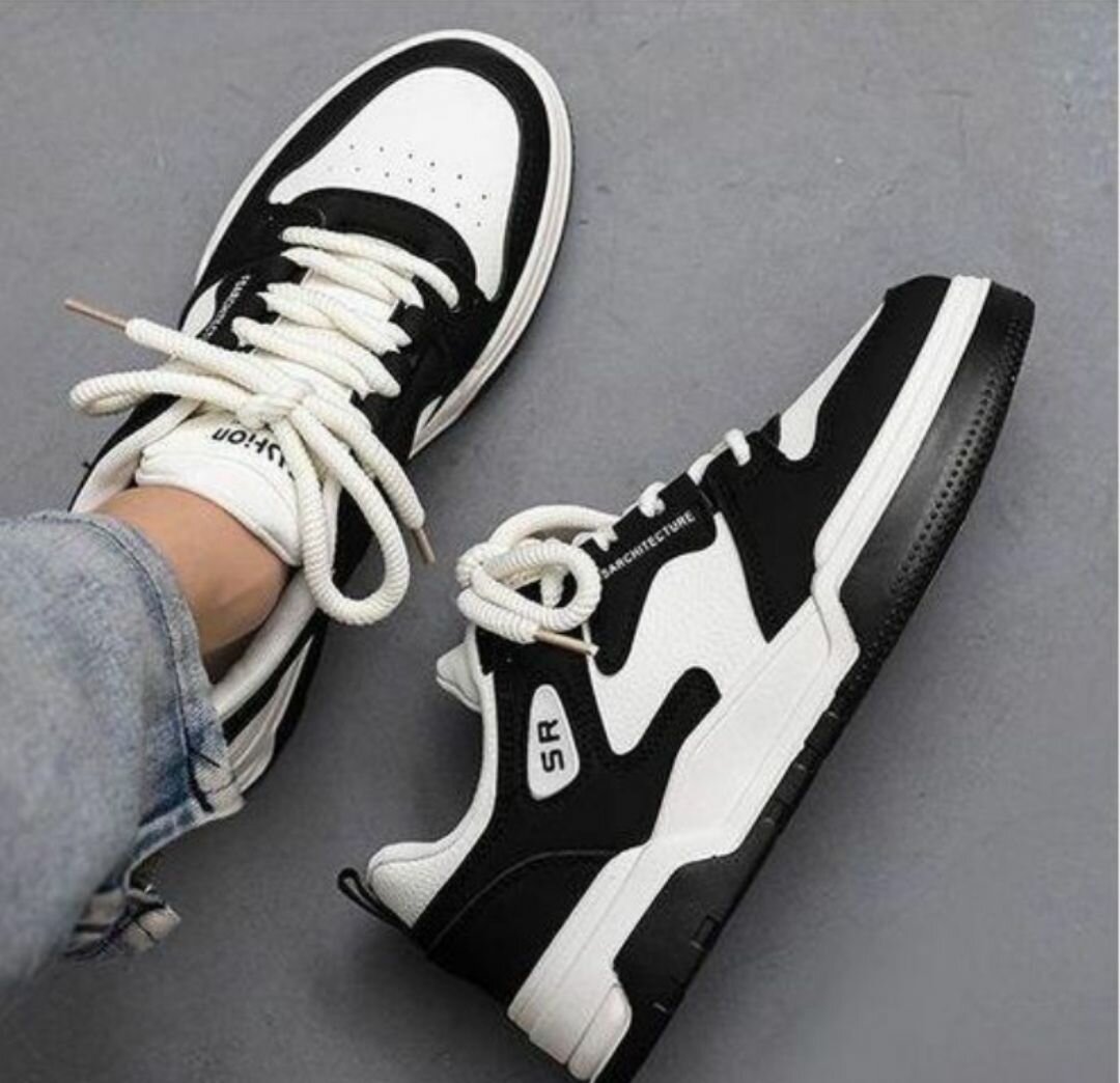 Baskets noires et blanches unisexes