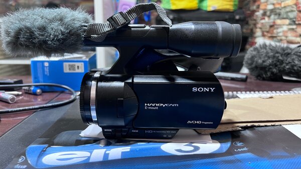 Caméra SONY MODEL NO. NEX-VG20