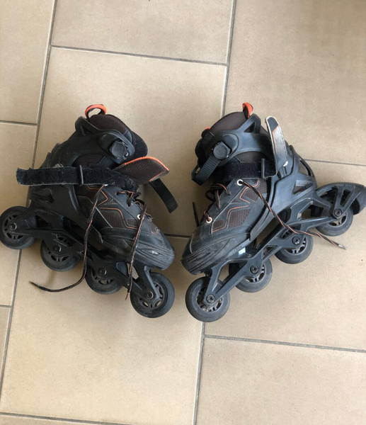 Patins à roulettes avec protections