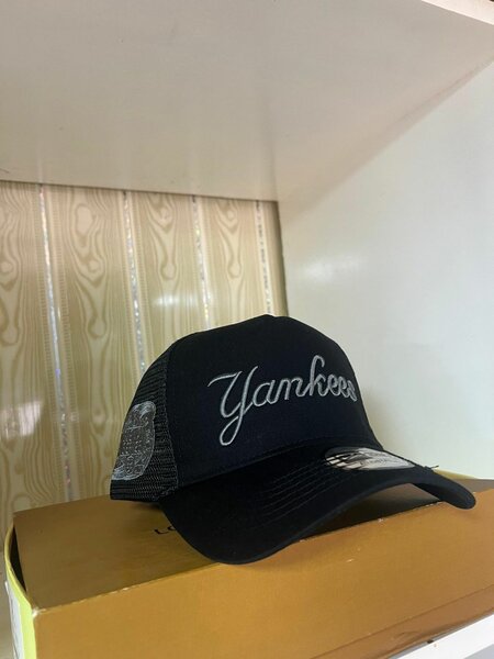 Yankees Black Trucker Cap