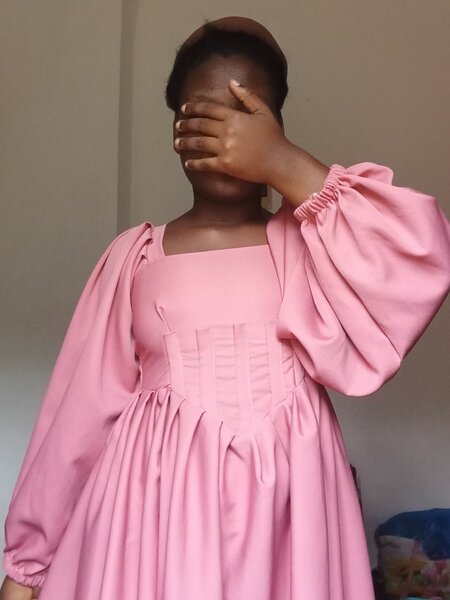 Robe élégante en rose poudré