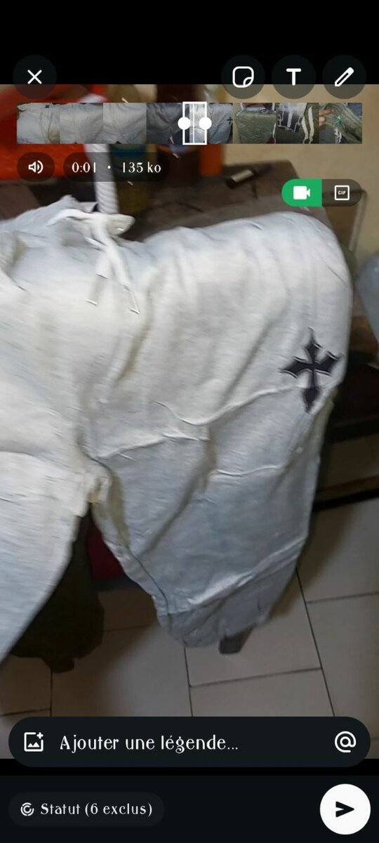 Jogging gris avec motif Croix