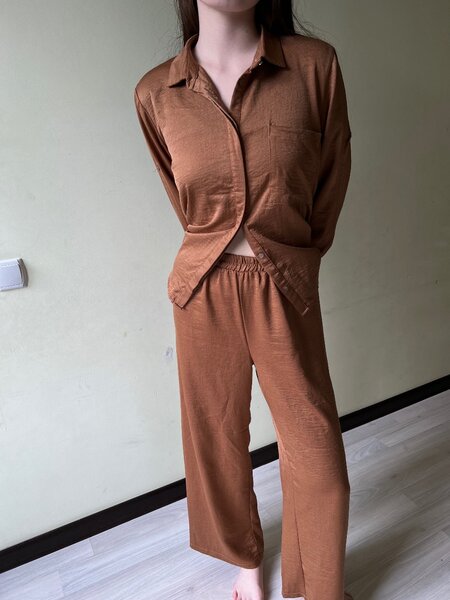 Костюм-двойка: рубашка и брюки