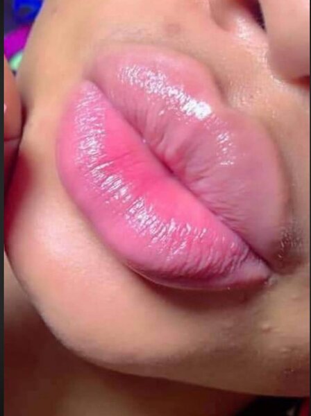 Produit de lèvres rose