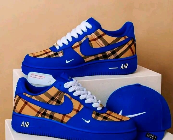 Chaussures Nike et Casquettes MLB