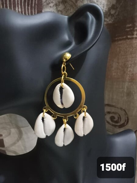 Boucles d'oreilles pour les femmes et les filles.