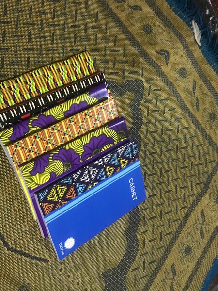 Carnet à motifs colorés