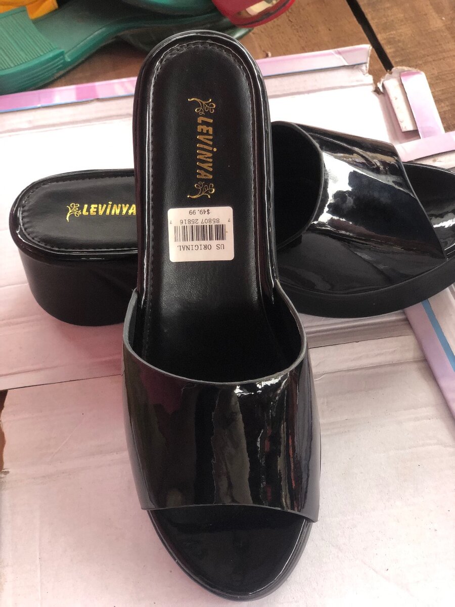 Sandales à talons compensés brillantes