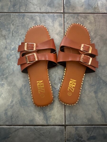 Sandales en cuir ajustables