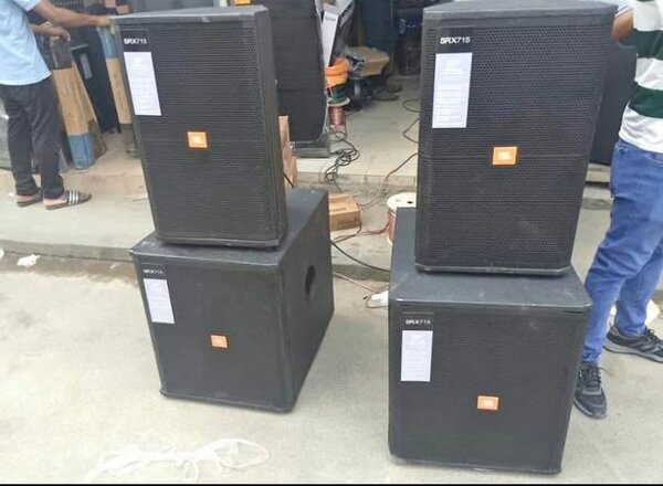 Enceintes JBL SRX715