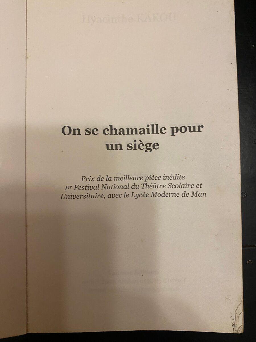 Pièce humoristique "On se chamaille pour un siège"