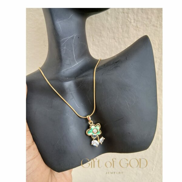 Collier pendentif élégant