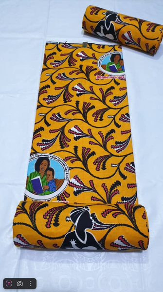 Tissu orange à motifs