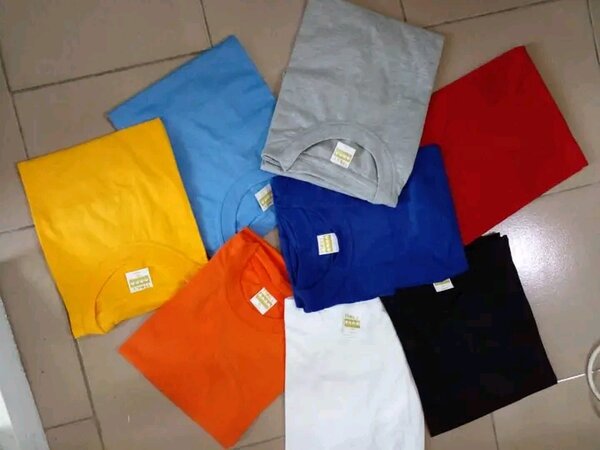 Lot de T-shirts unis colorés