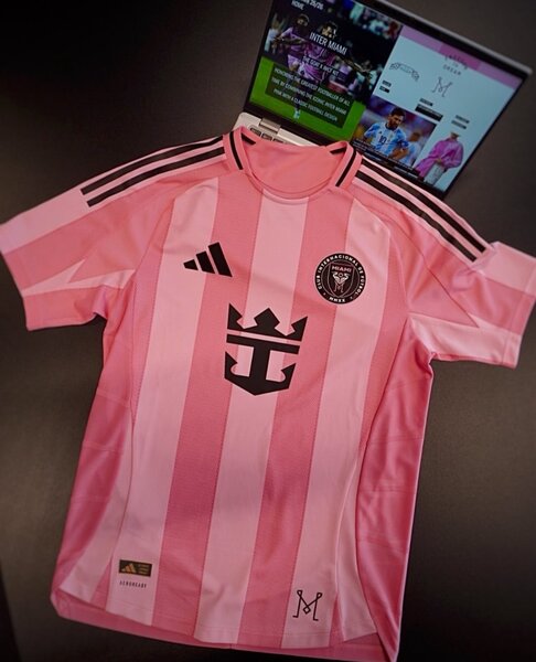 Maillot de football rose