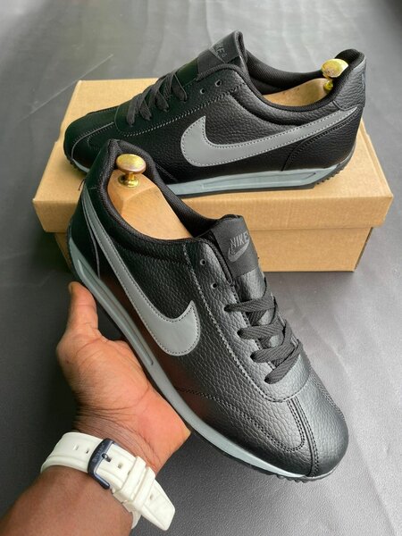 Chaussures noires classiques Nike