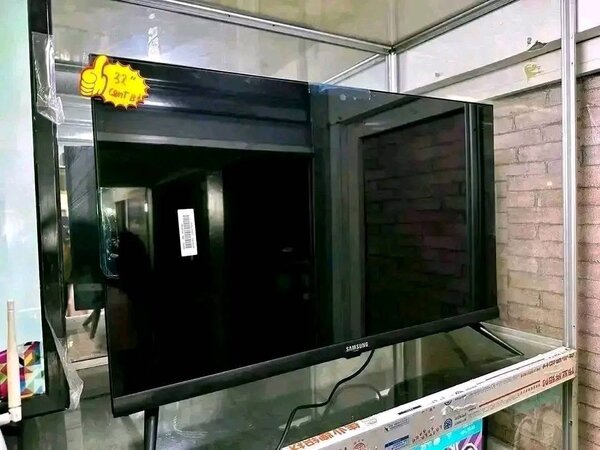 Téléviseur LED 32" Smart TV