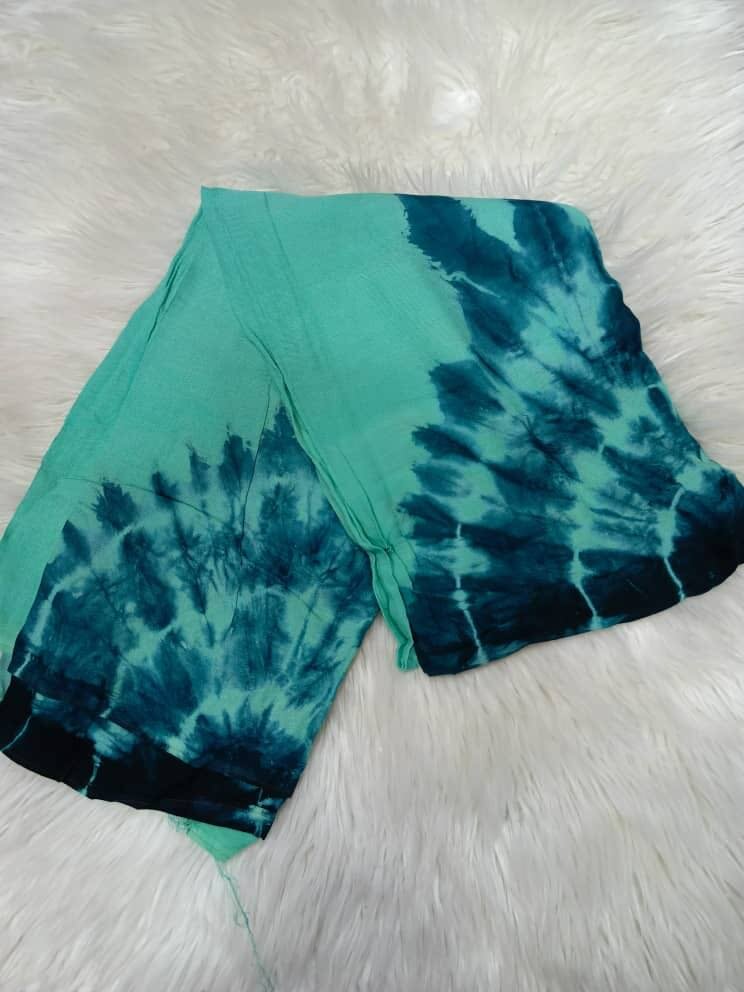 Écharpes en tie-dye colorées