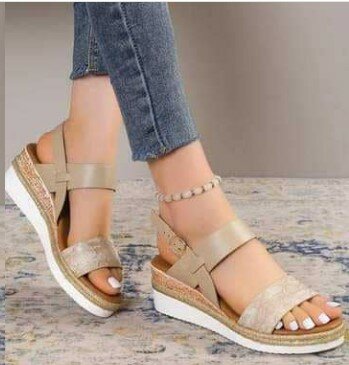 Sandales pour femmes belles et élégantes à semelles épaisses