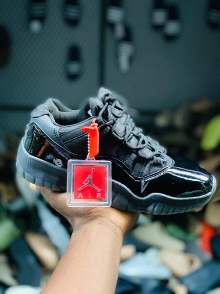 ORIGINAL JORDAN 11 LOW CUTS