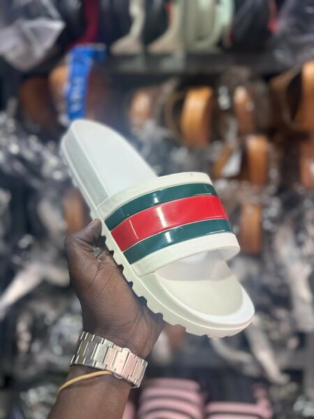 Claquettes tendance homme