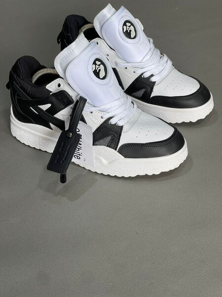 Paire off white