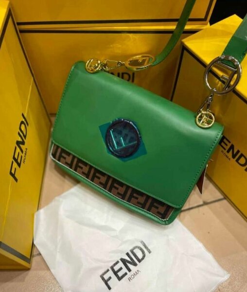 Sac à main en cuir vert Fendi