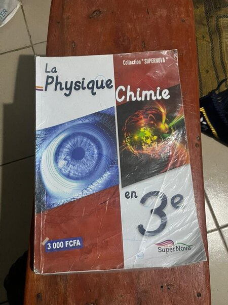 Livre Physique-Chimie 3e 2000f