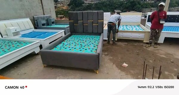 Lit rembourré moderne