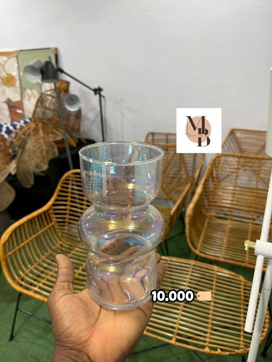 Vase en verre moderne