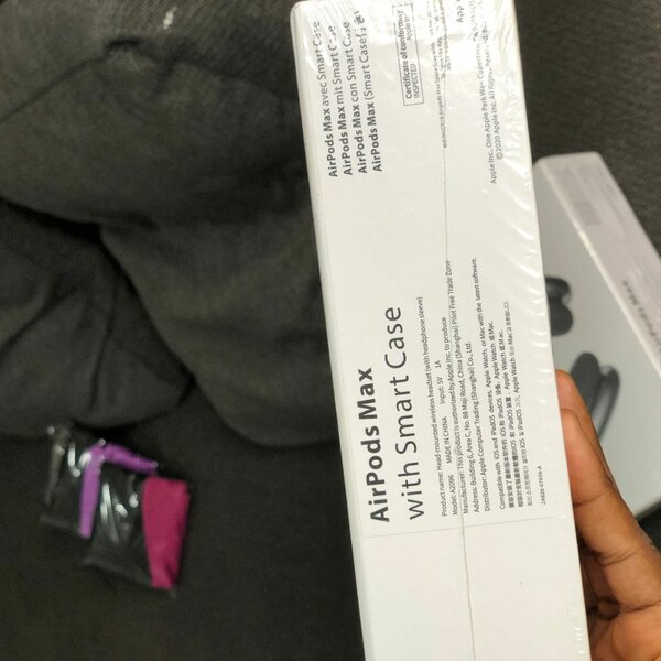 Head-mounted wireless headset ( with headphone sleeve)