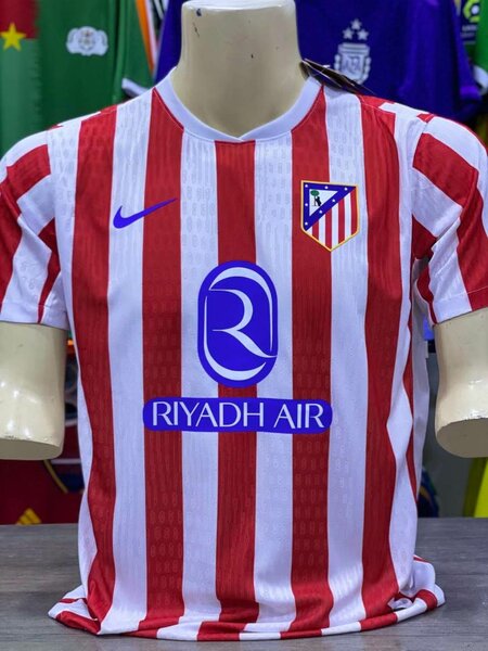 Maillot de football rayé rouge