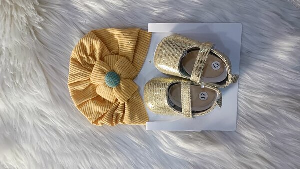 Baby shoe with turban