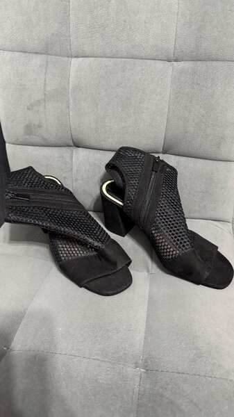 Босоножки новые. 38 размер. Stradivarius