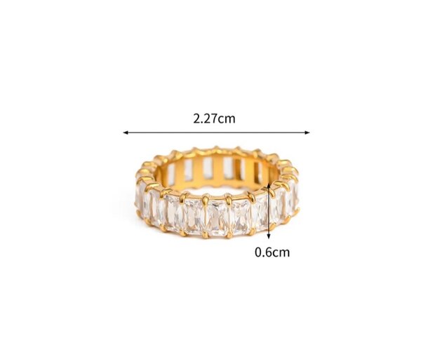 Bague dorée zircons élégante