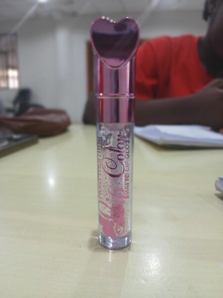 Color changing lipgloss