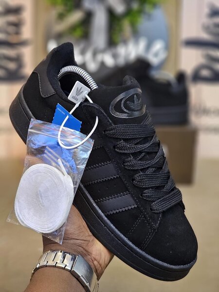 Baskets en daim noir