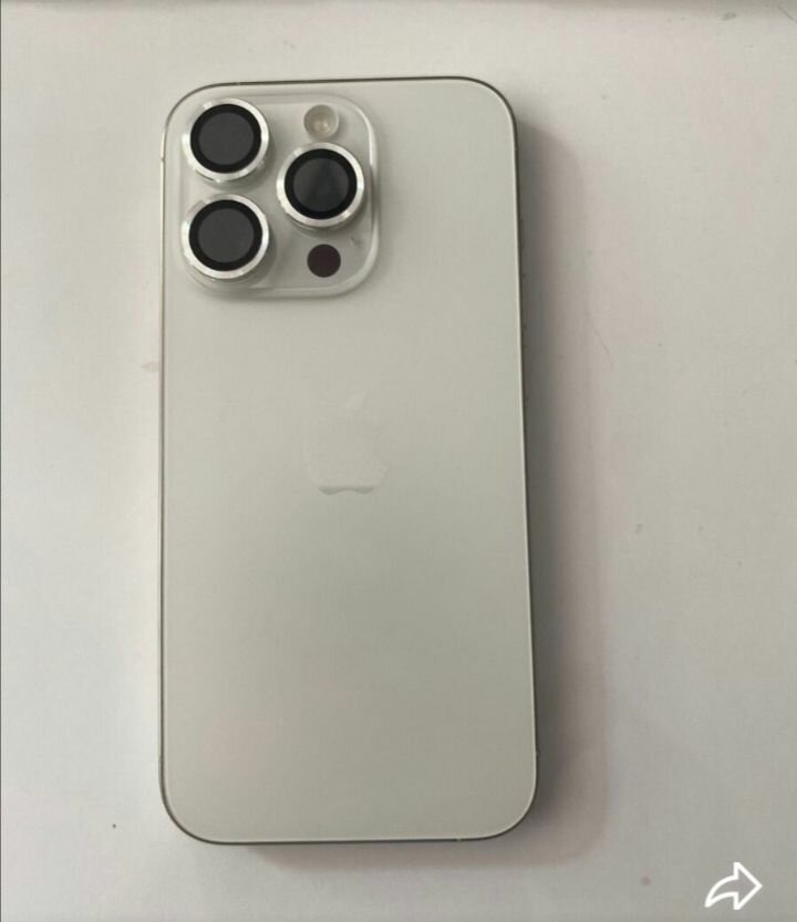 Smartphone blanc haute technologie