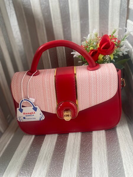 Sac à main rouge élégant