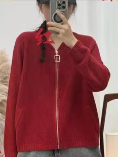 Красный кардиган 