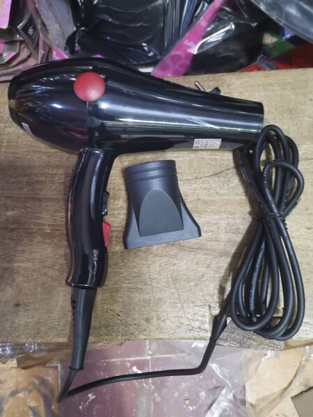 Sèche-cheveux compact puissant