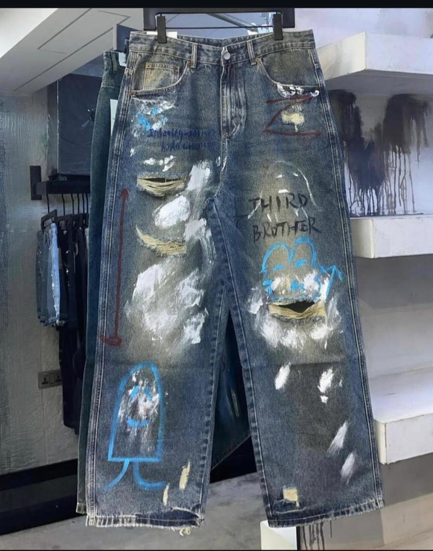 Jeans déchirés street art