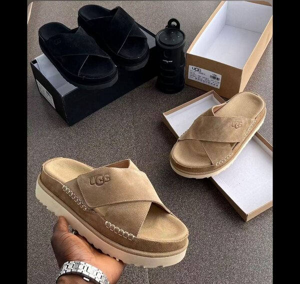 UGG Sandales Confortables Femme